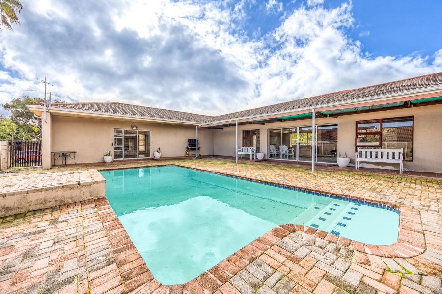 6 Bedroom Property for Sale in Elim Western Cape